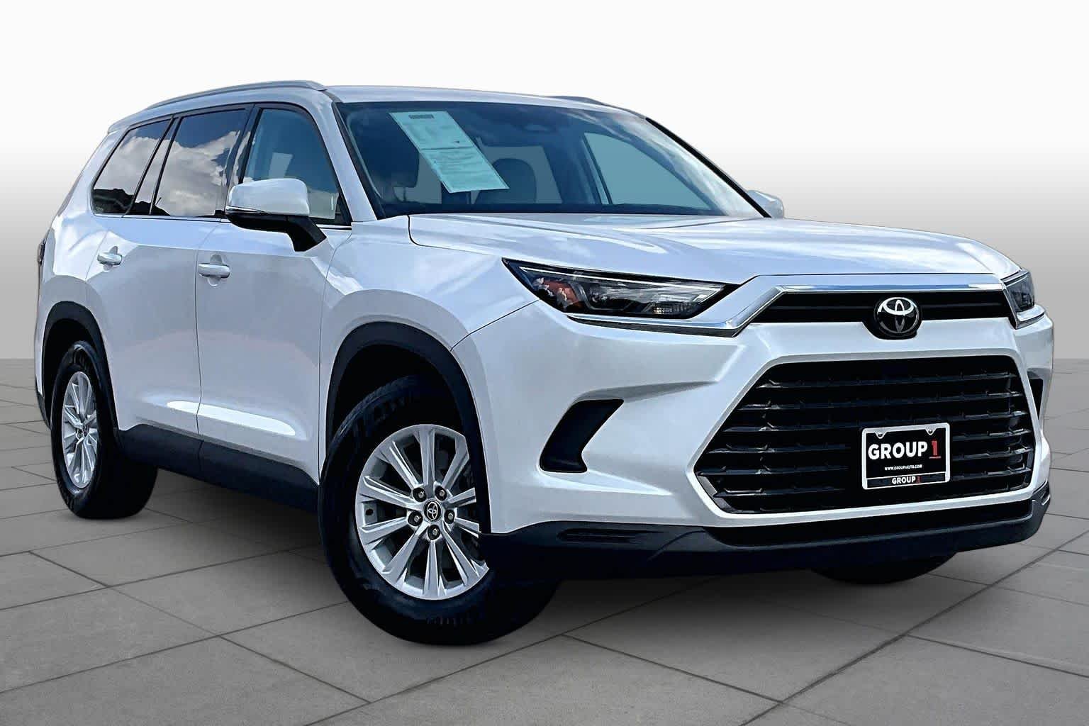 Used 2024 Wind Chill Pearl Toyota XLE image 3