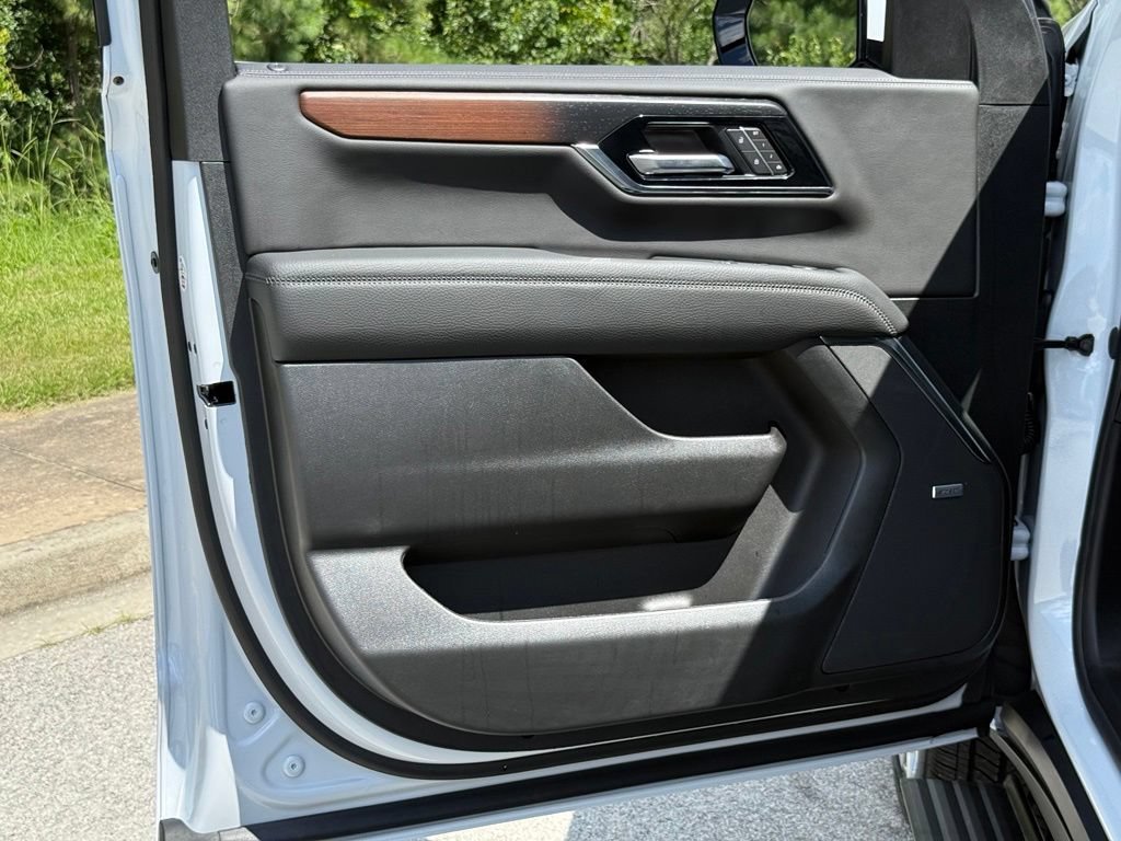2026 GMC Yukon Denali - Photo 17