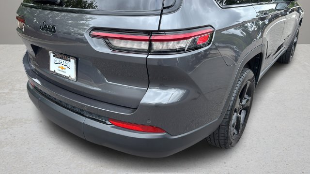 Used 2023 Gray Jeep Altitude image 39