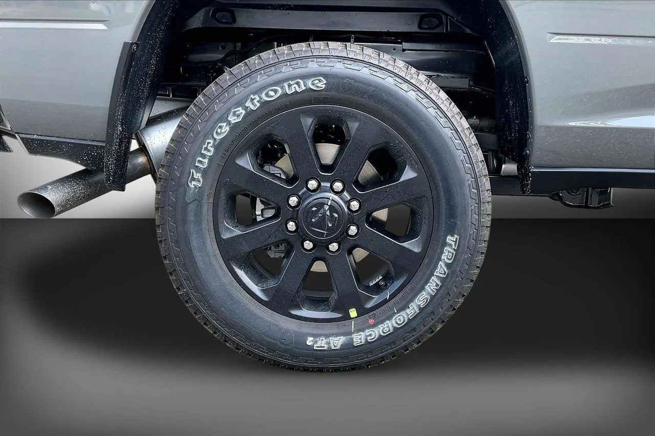 New 2027 Ceramic Gray Clear-Coat Exterior Paint RAM Laramie image 34