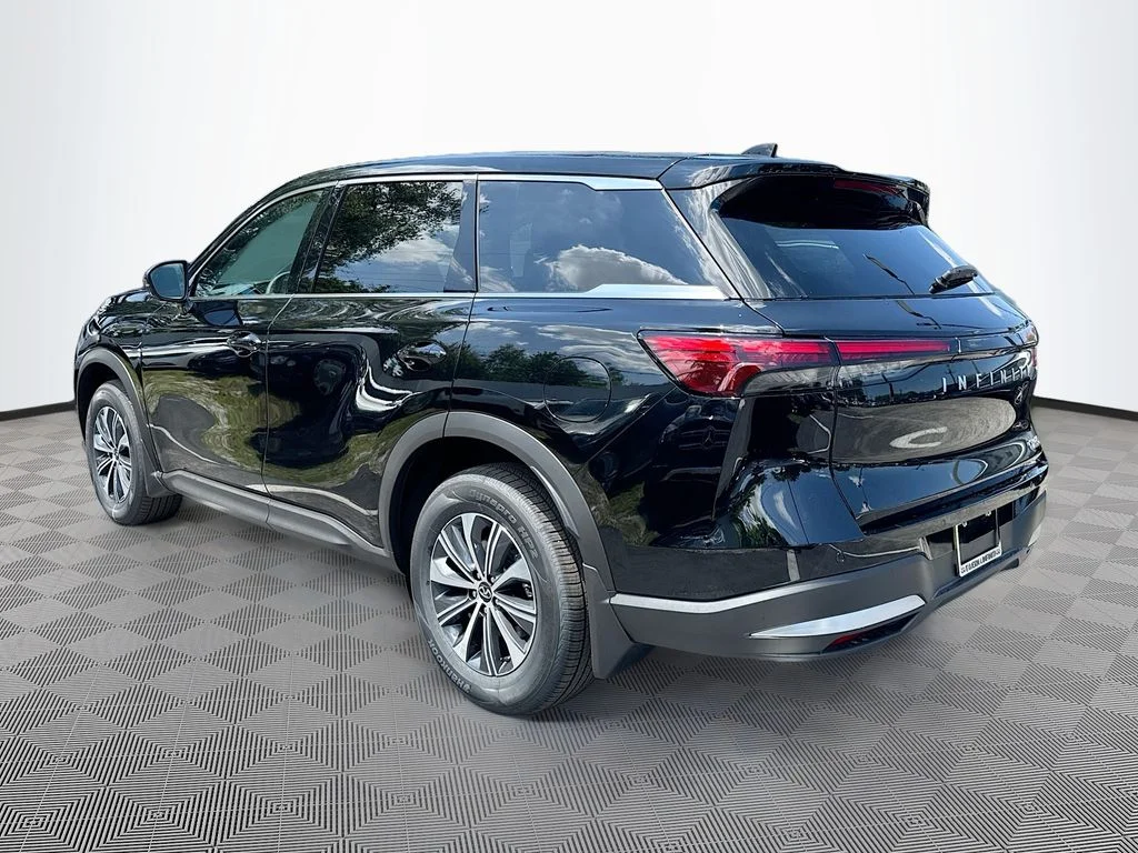 Used 2027 Black INFINITI PURE image 8
