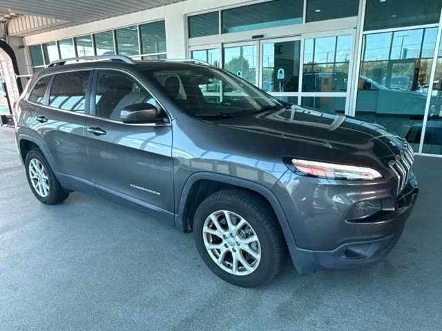 Used 2017 Granite Crystal Metallic Clearcoat Jeep Latitude image 1