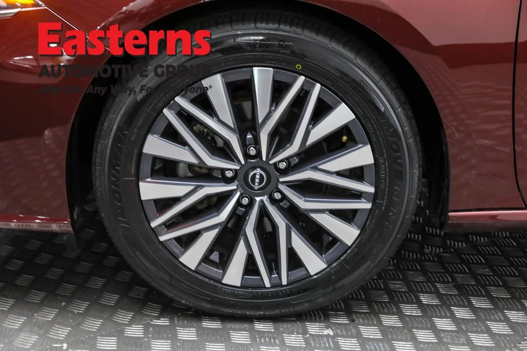 Used 2023 Red Nissan 2.5 SV image 31