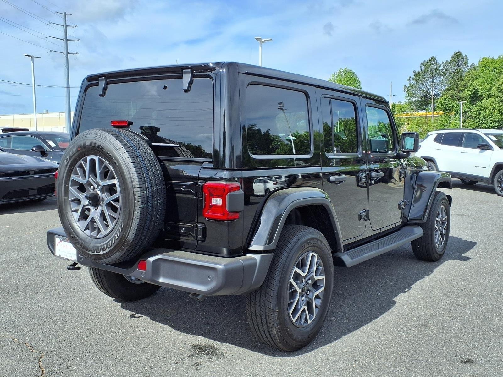 New 2026 Black Clear-Coat Exterior Paint Jeep Sahara image 2