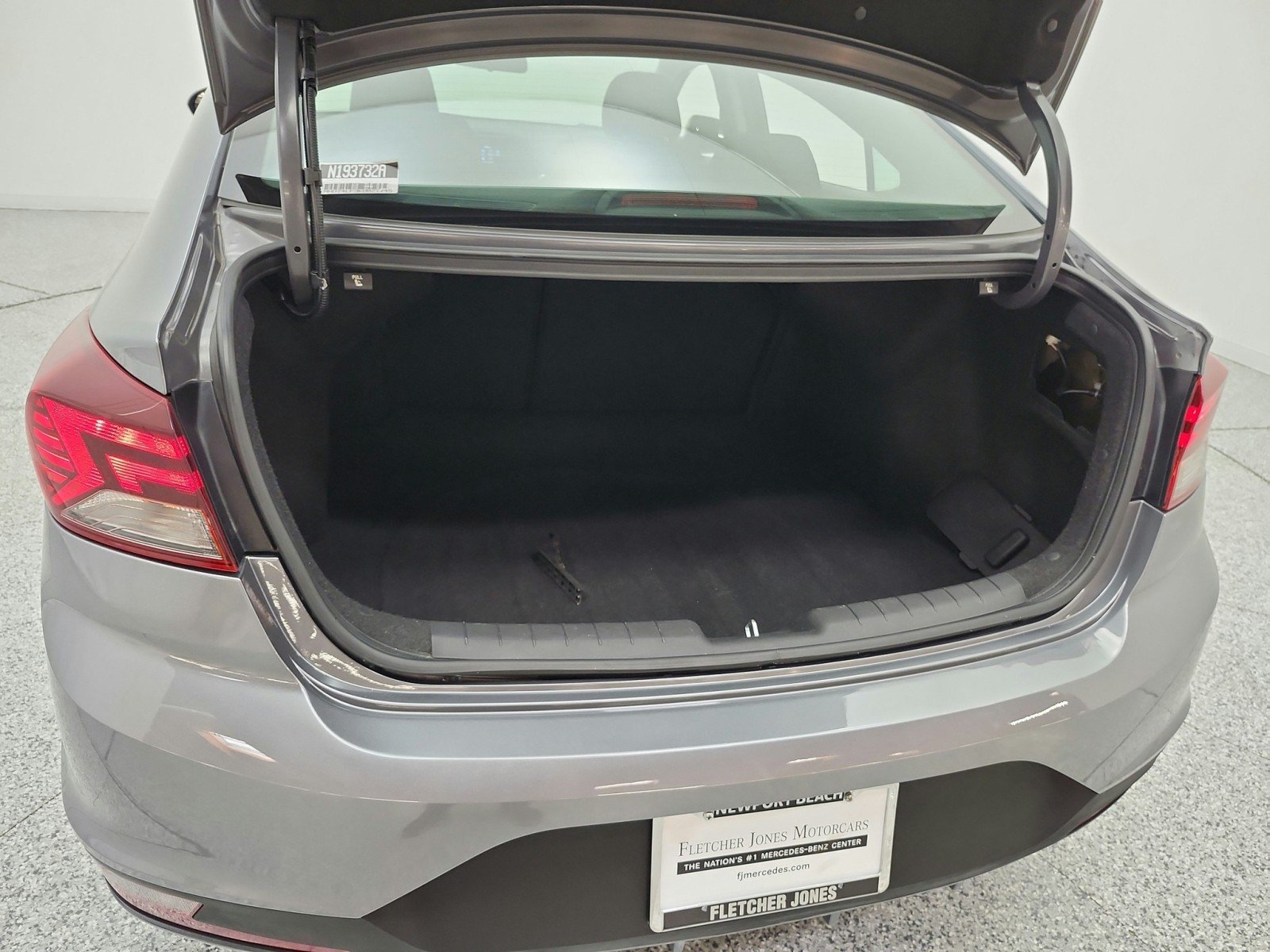 Used 2019 Galactic Gray Hyundai SE Auto image 20