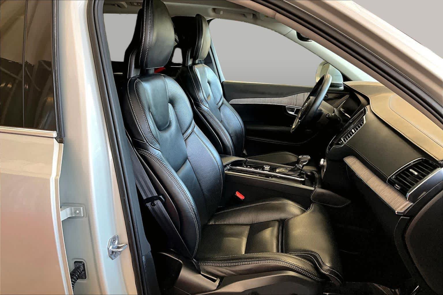 Used 2021 Birch Light Metallic Volvo Inscription image 9