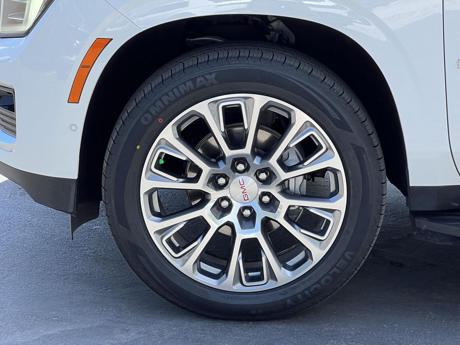 2025 GMC Yukon Denali - Photo 20