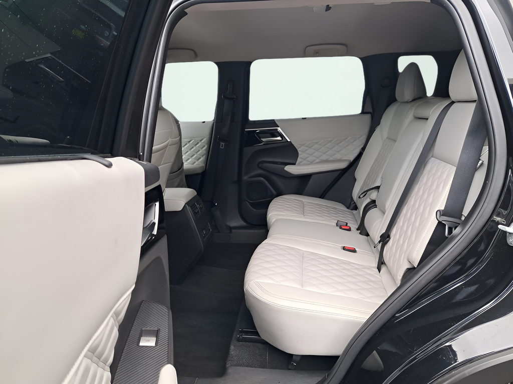 2023 Mitsubishi Outlander SEL - Photo 12