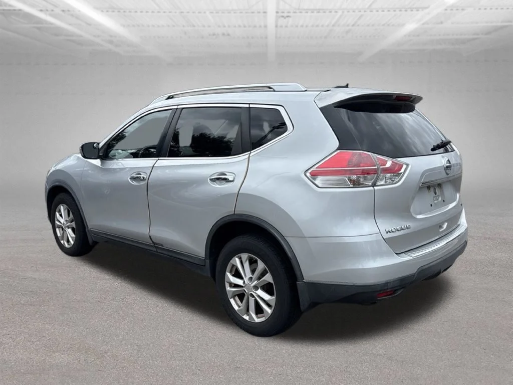 Used 2016 Silver Nissan SV image 4