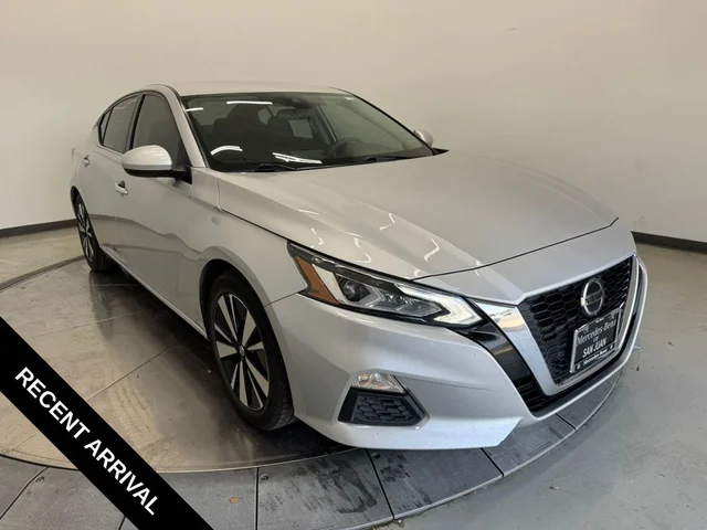 2022 Nissan Altima 2.5 SV FWD photo