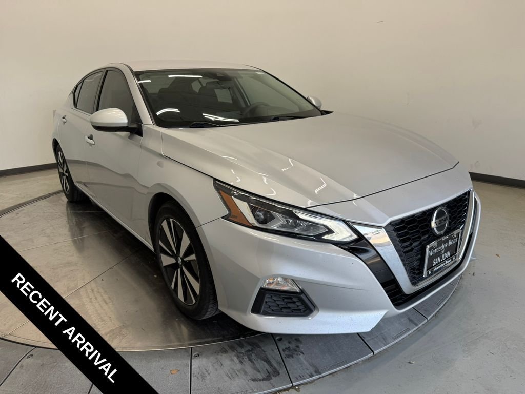 Used 2022 Brilliant Silver Metallic Nissan 2.5 SV image 1