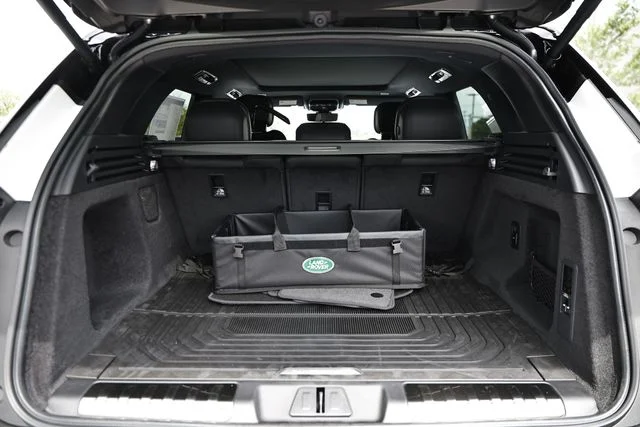 New 2026 Ostuni Pearl White Land Rover Dynamic SE image 40