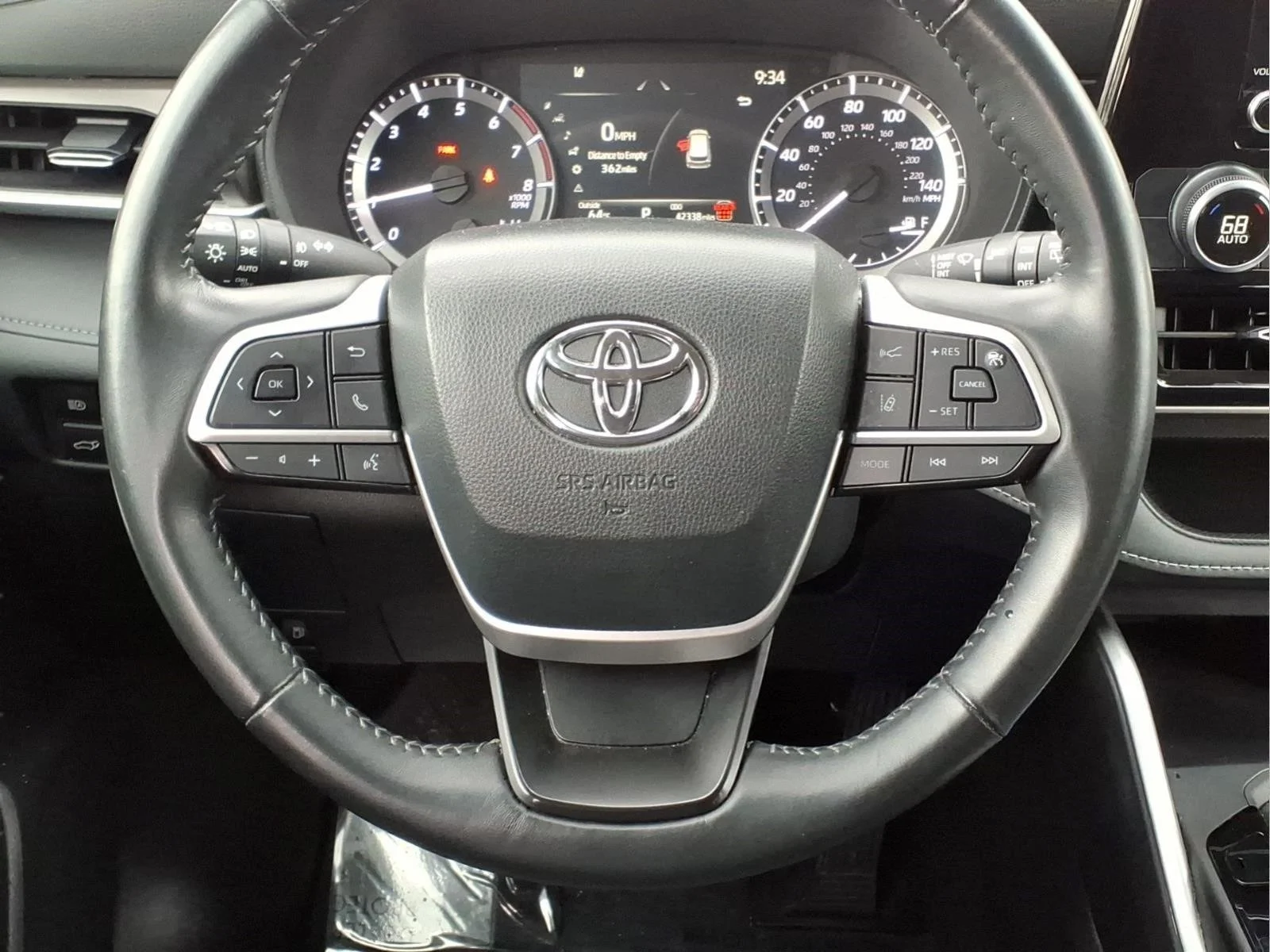 2024 Toyota Highlander LE - Photo 14