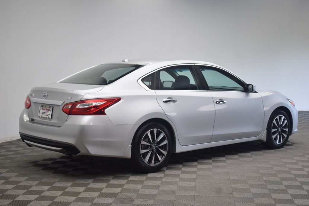 Used 2016 Silver Nissan 2.5 SV image 5