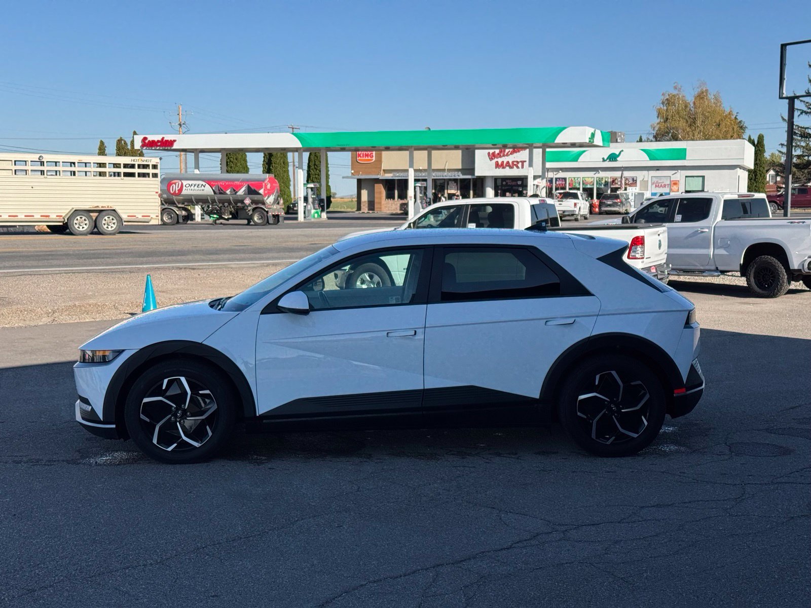 Used 2024 White Hyundai SEL image 5