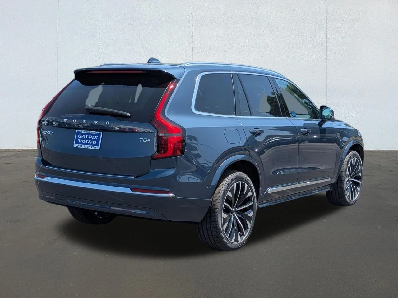 2026 Volvo XC90 T8 Recharge Ultra Bright 4WD's photo