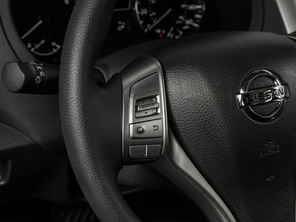 Used 2015 White Nissan 2.5 S image 59