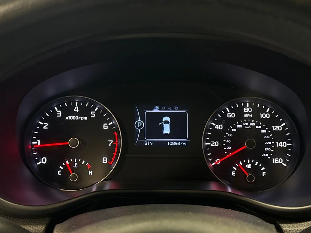 Used 2018 Silver Kia LX image 22