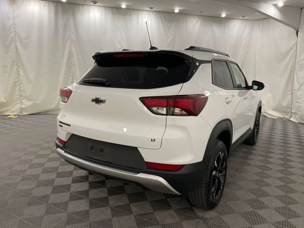 Used 2022 Summit White Chevrolet LT image 5