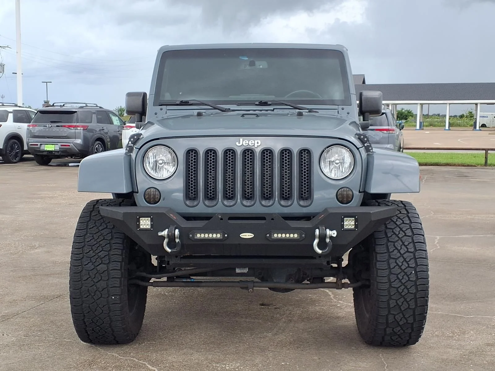 Used 2014 Gray Jeep Unlimited Sahara image 3