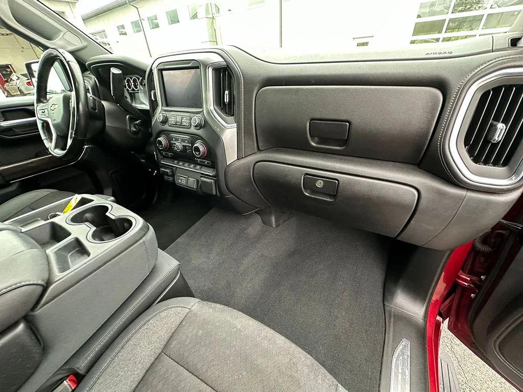 Used 2019 Red Chevrolet LT image 29