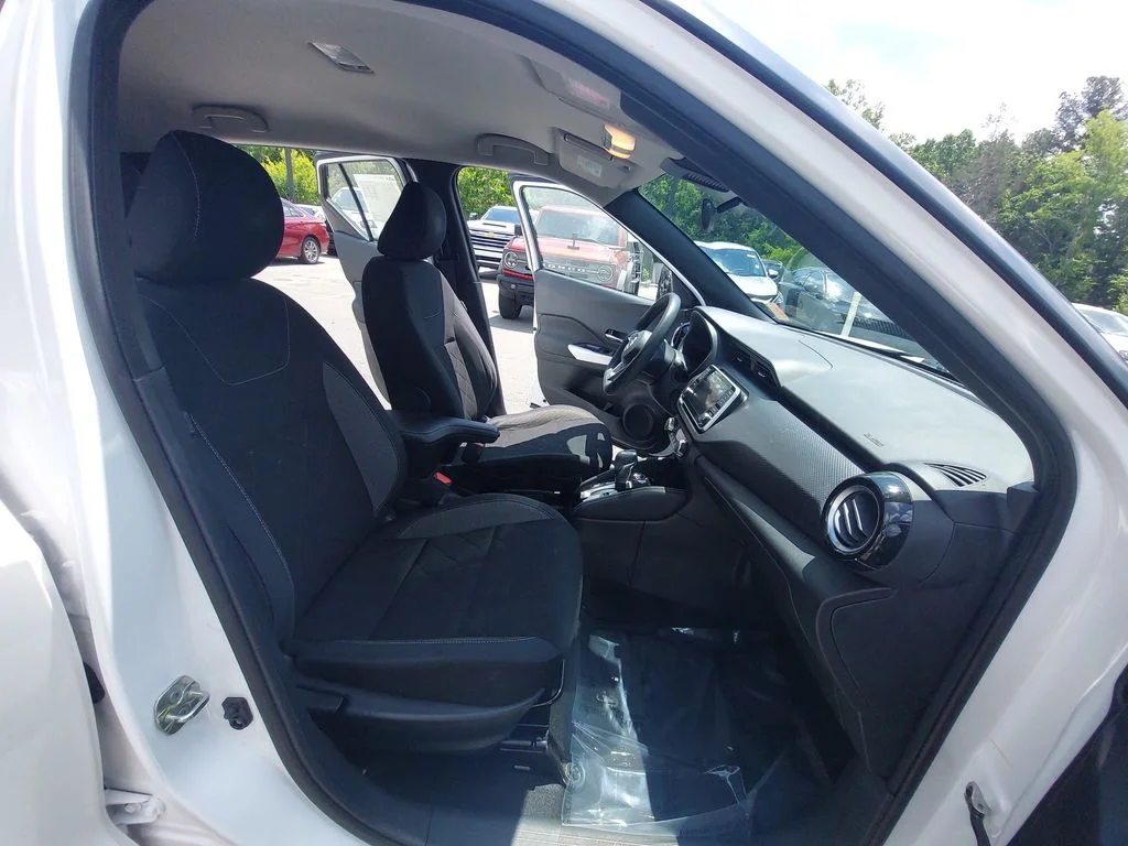 Used 2020 White Nissan SV image 10