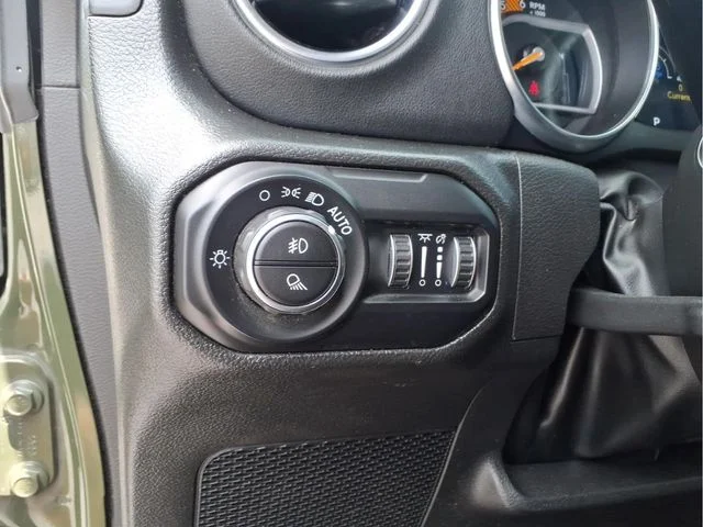 Used 2022 Green Jeep Overland image 19