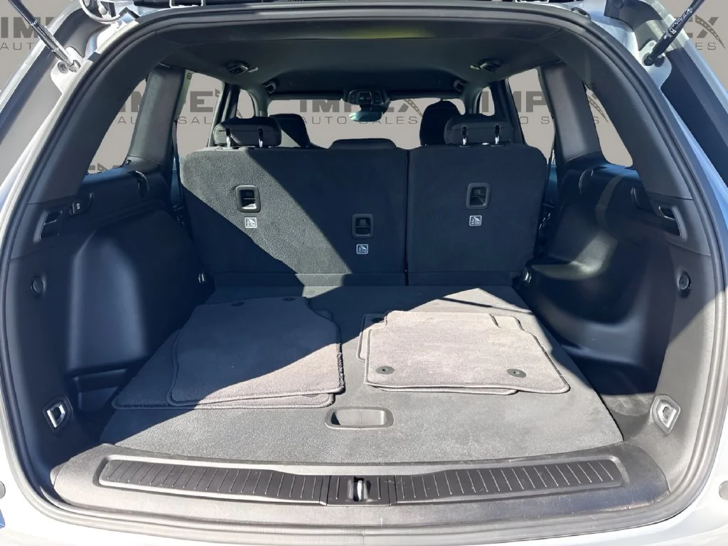 Used 2024 Silver Jeep Laredo image 25