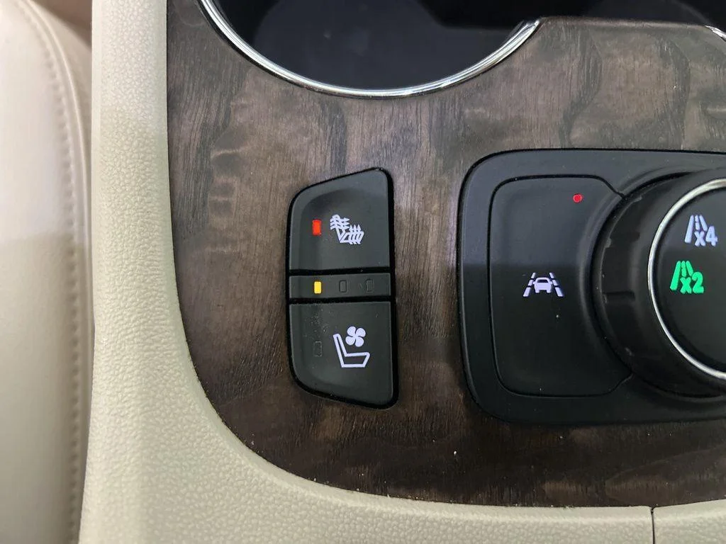 Used 2021 Cayenne Red GMC Denali image 32