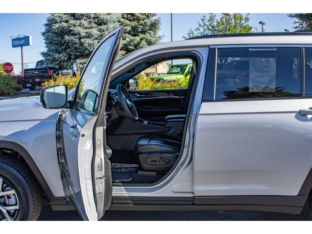 Used 2024 Silver Zynith Jeep Limited image 30