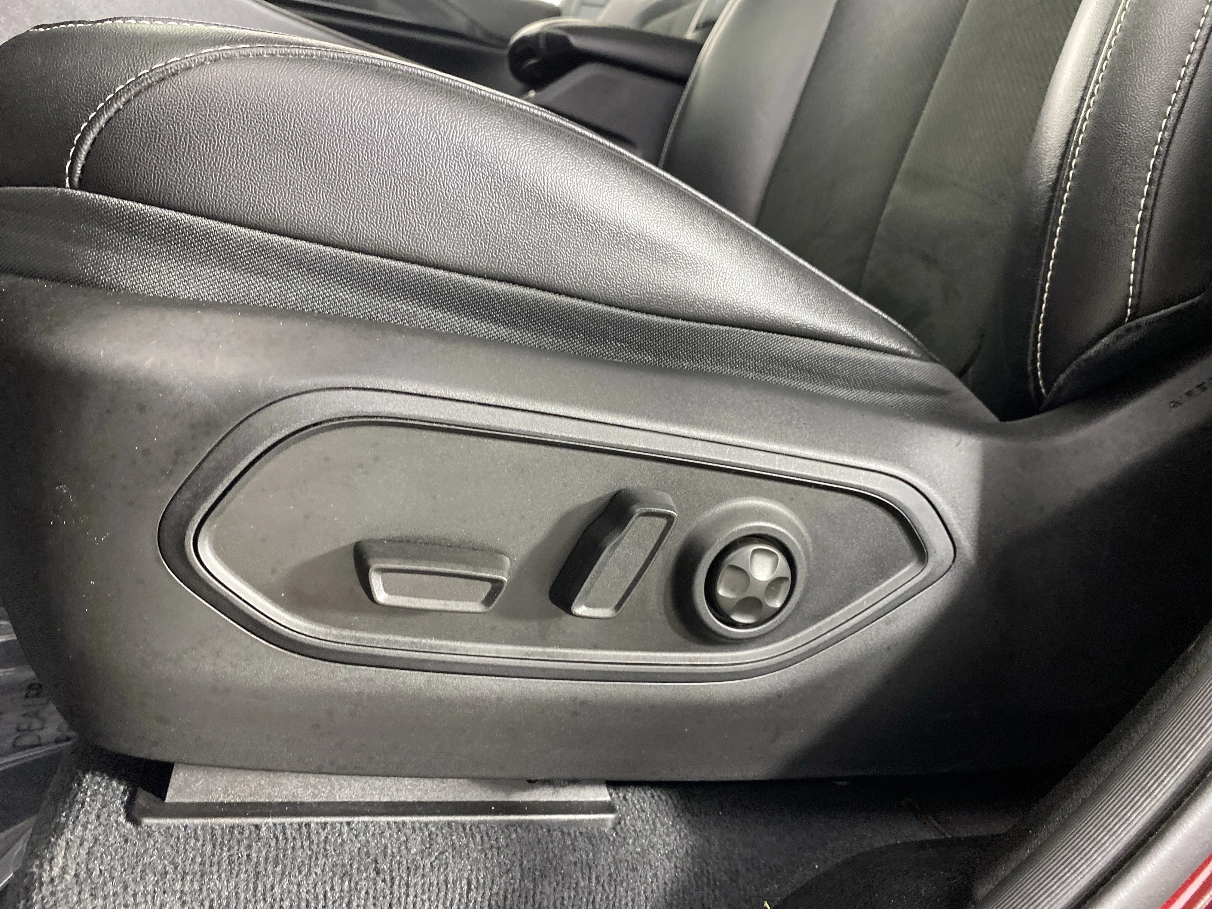 Used 2023 Velvet Red Pearlcoat Jeep Altitude image 18