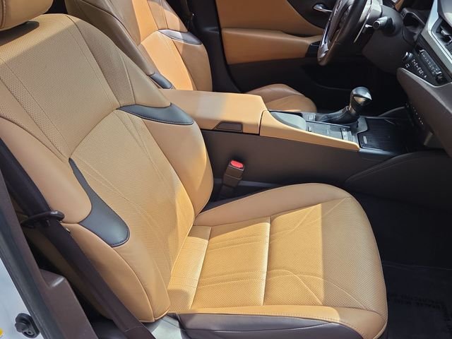 Used 2019 White Lexus 350 Luxury image 25