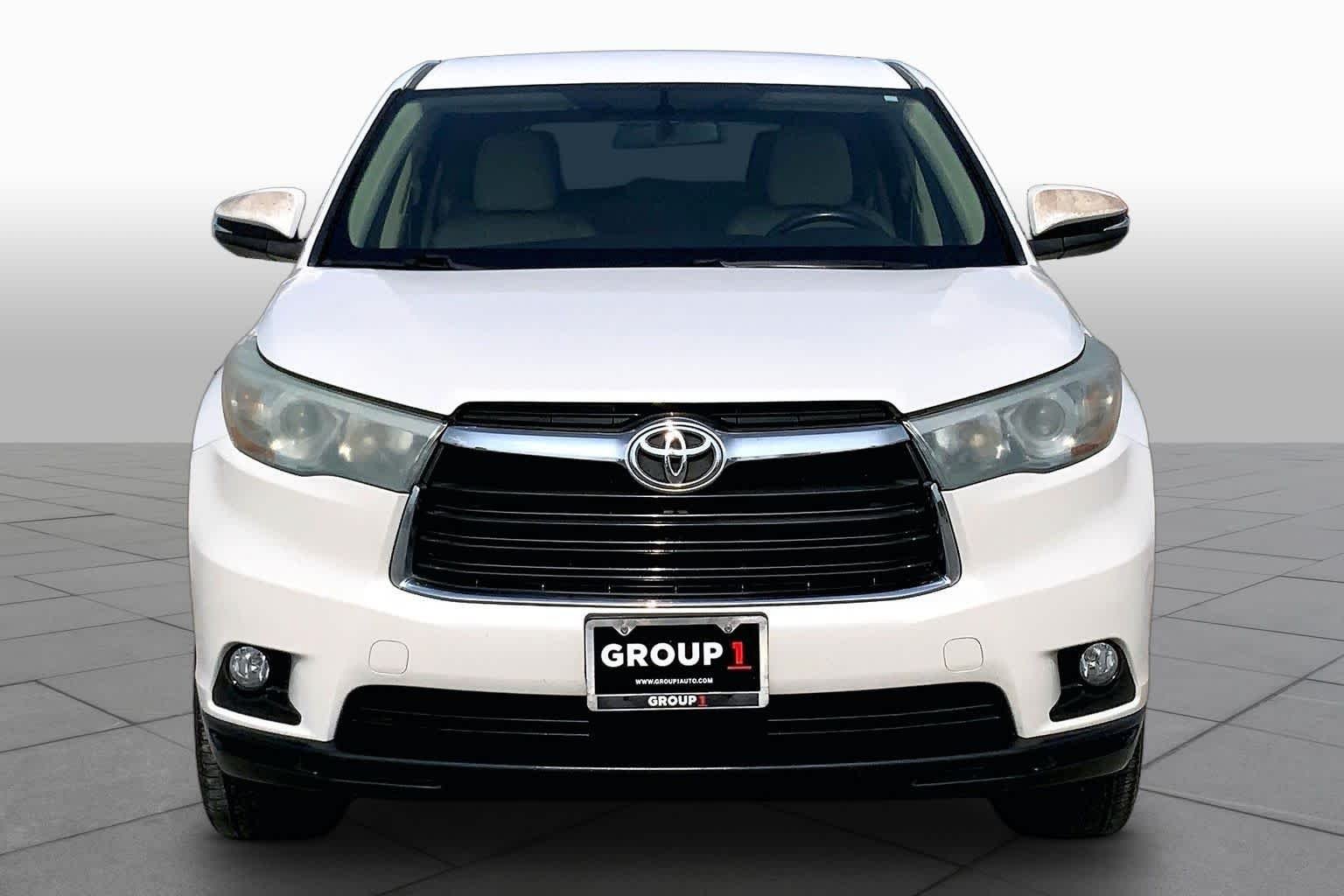 Used 2015 Blizzard Pearl Toyota LE Plus image 4