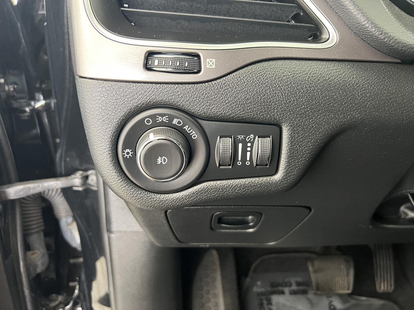 2021 Jeep Cherokee Latitude Lux - Photo 14