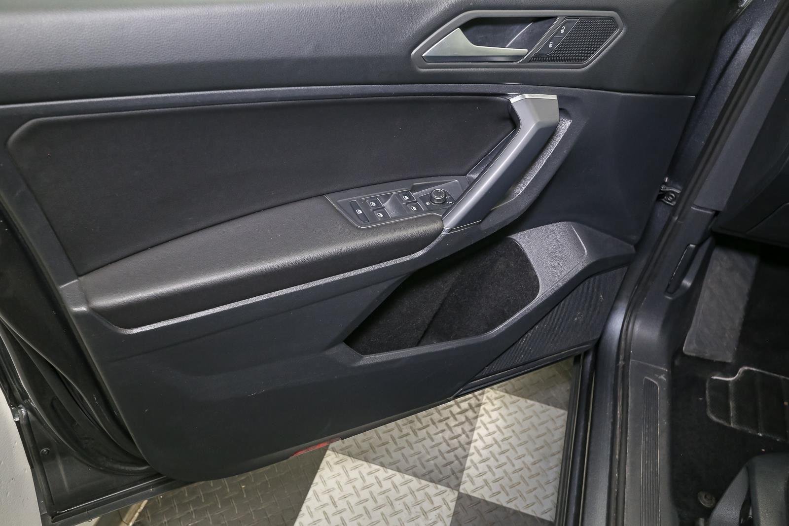 Used 2021 Platinum Gray Metallic Volkswagen SE image 39