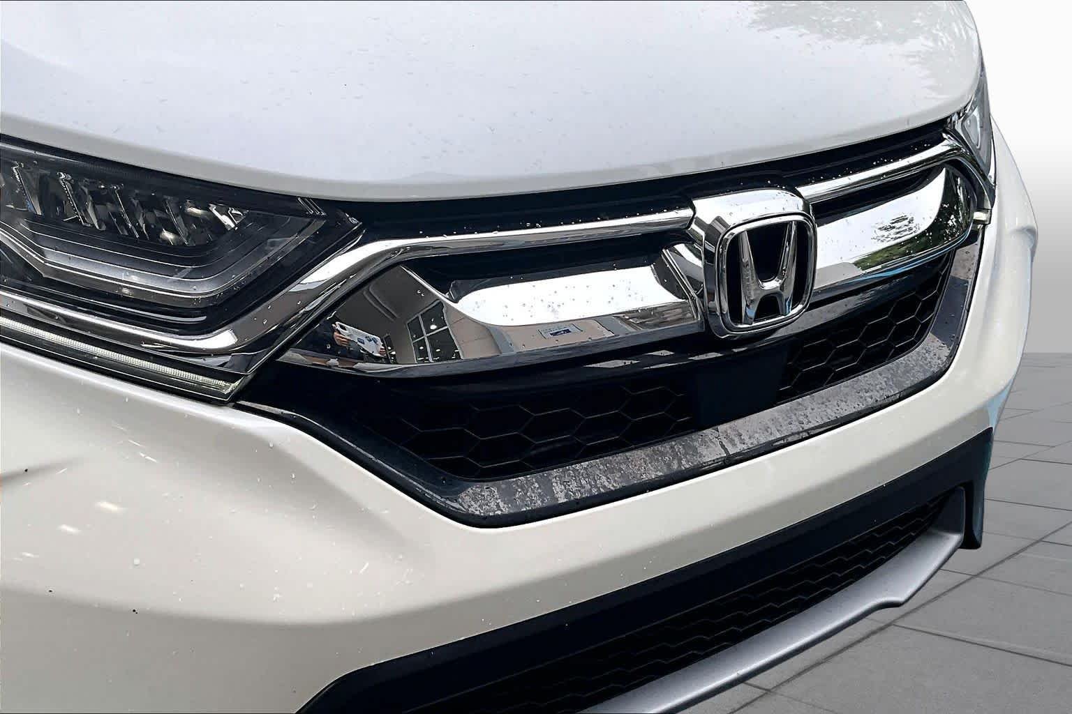Used 2018 White Diamond Pearl Honda Touring image 30