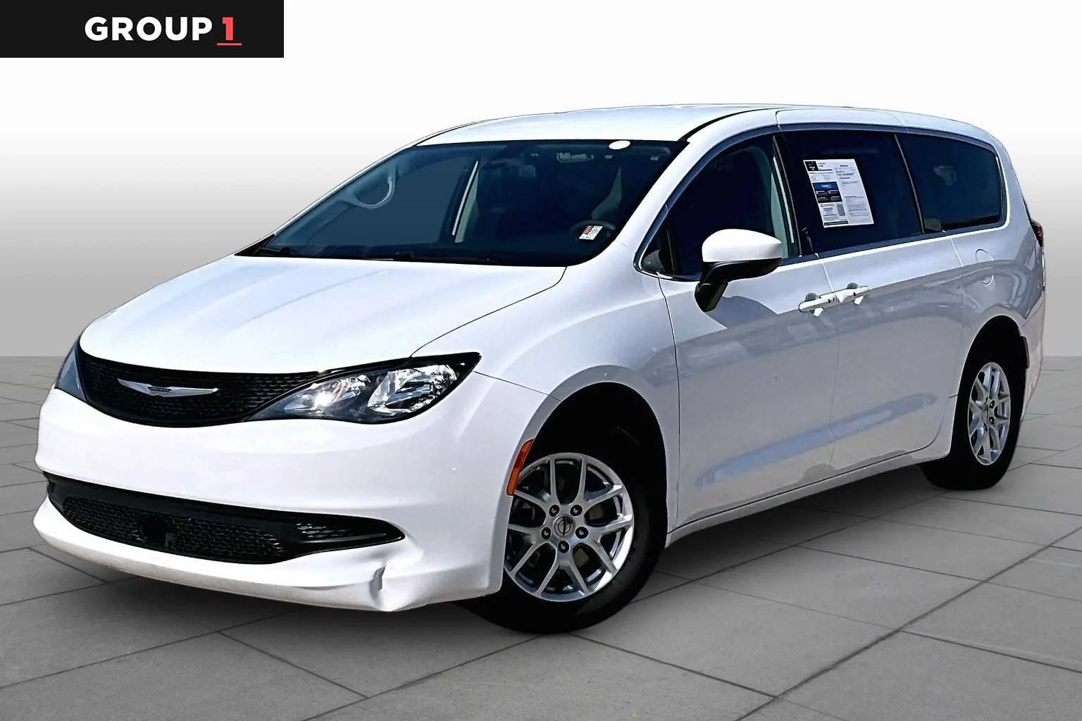 Pre-Owned 2022 Chrysler Voyager LX
