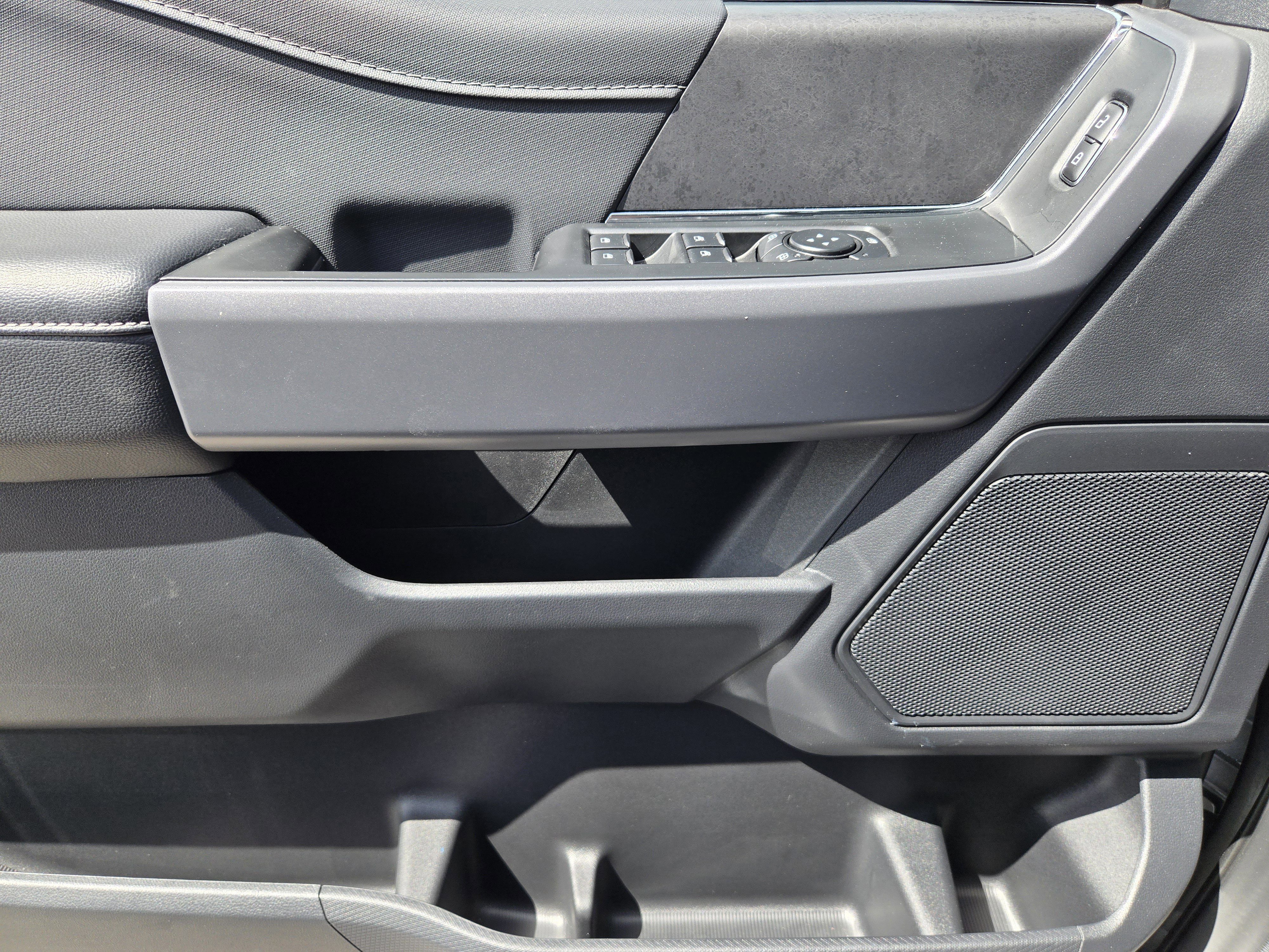 New 2026 Carbonized Gray Metallic Ford XLT image 14