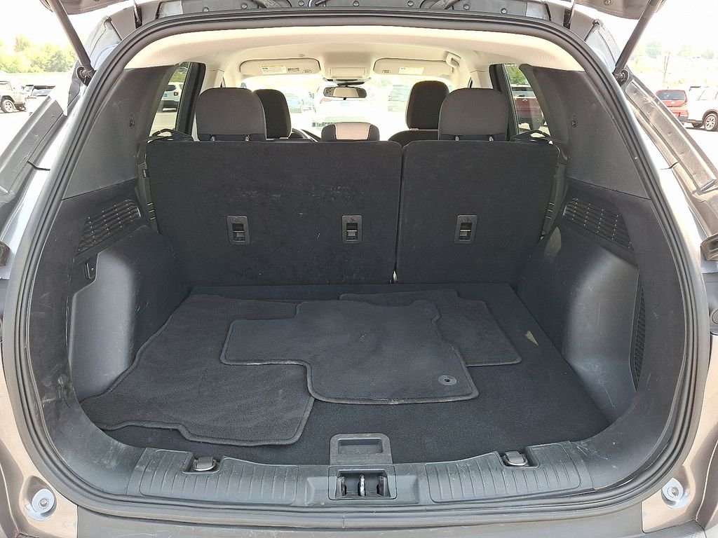 Used 2022 Gray Ford SE image 28