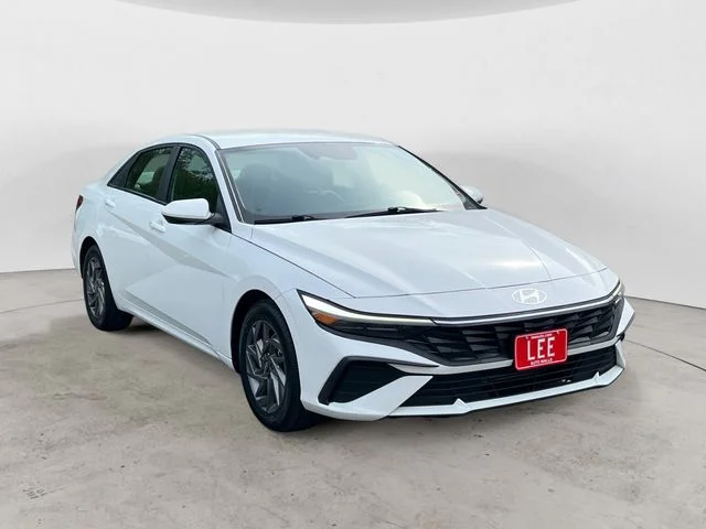 Used 2024 White Hyundai SEL image 7