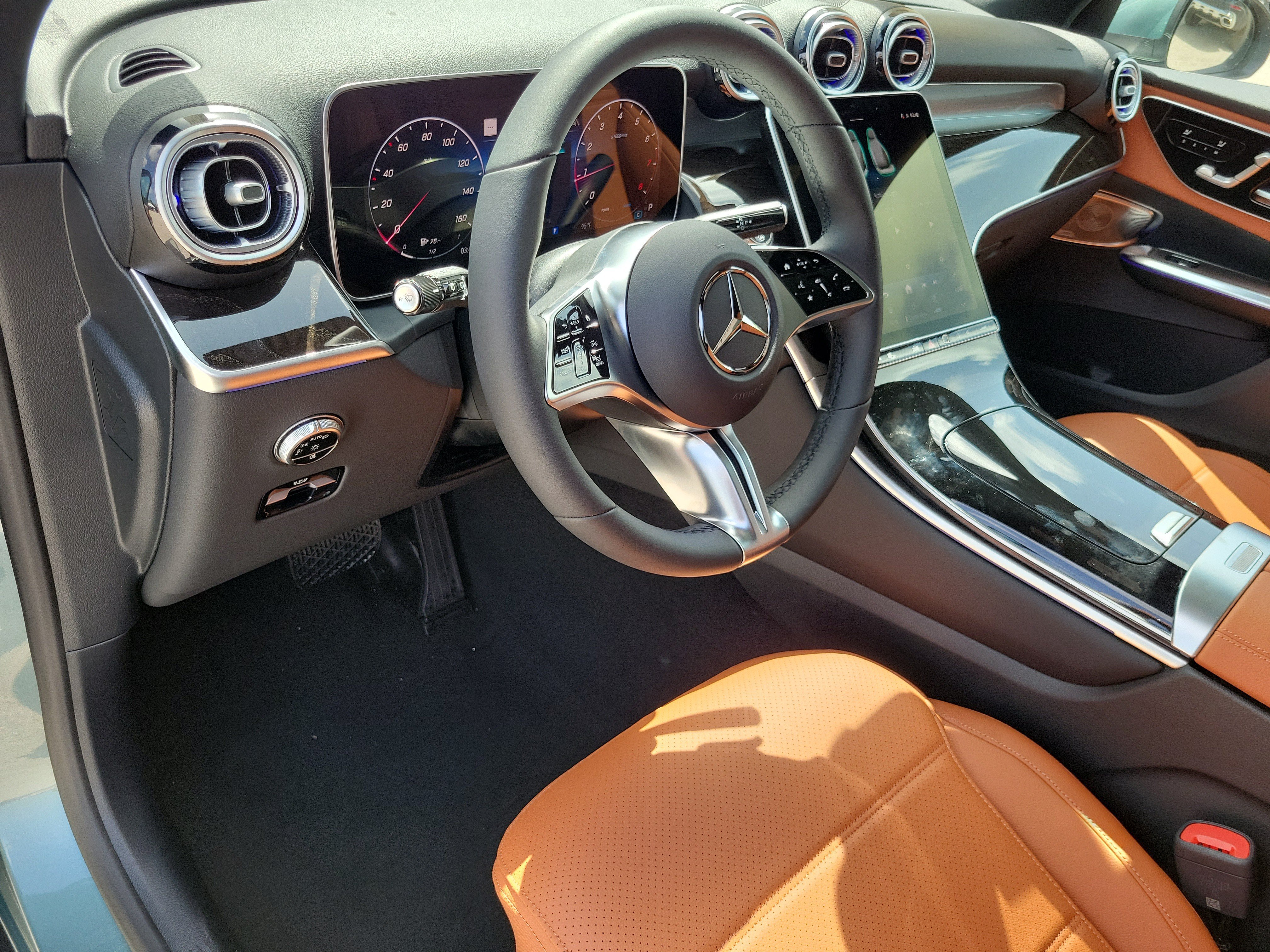 New 2026 Verde Silver Metallic Mercedes-Benz GLC 300 image 52