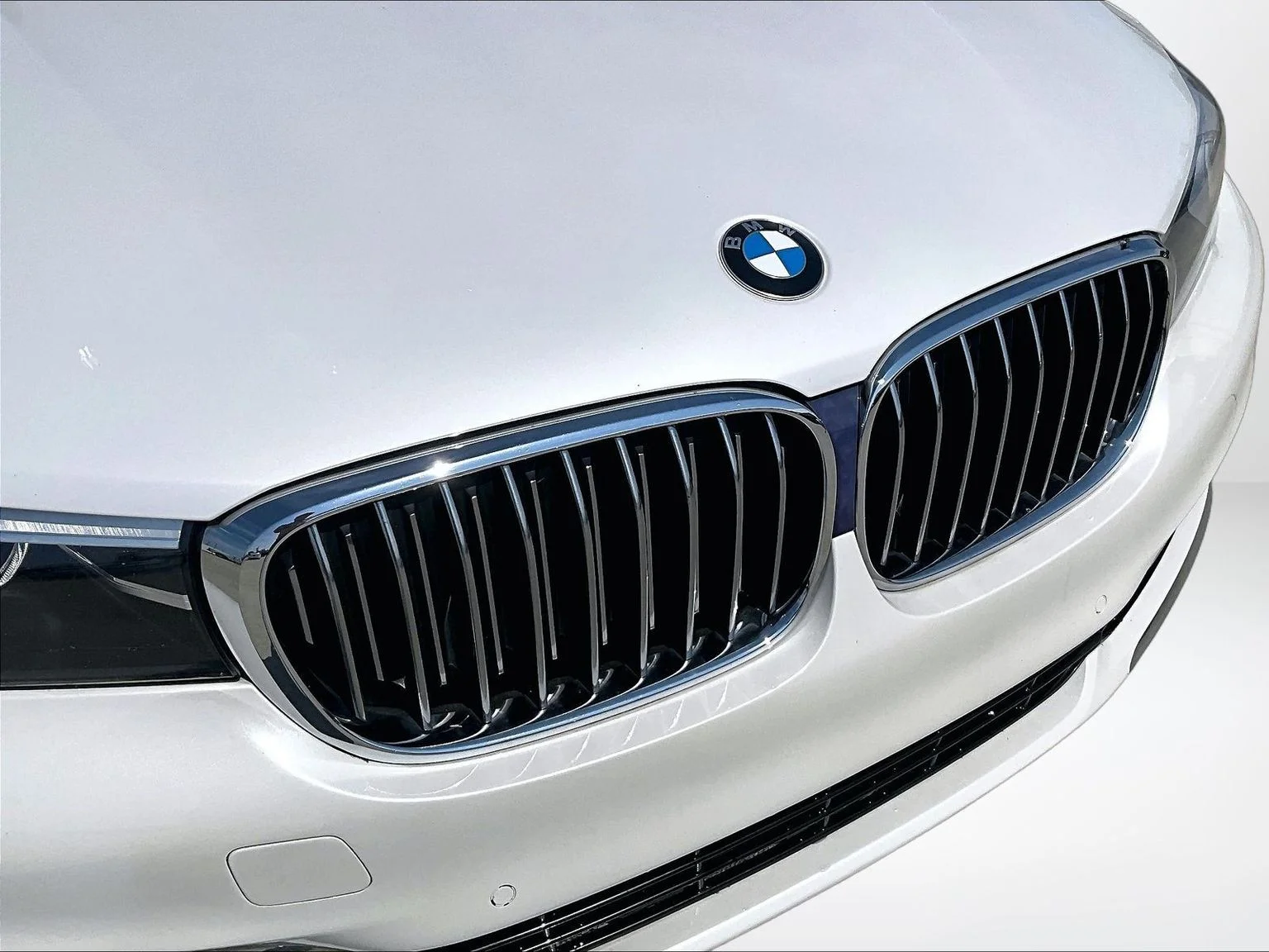 Used 2018 White BMW 740i xDrive image 29