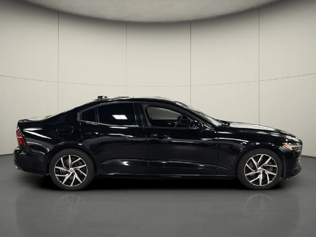 Used 2019 Black Volvo T6 Momentum image 8