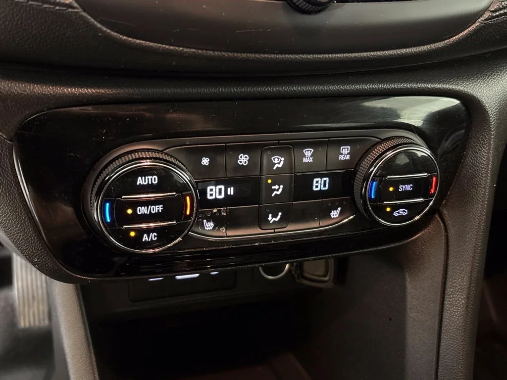 Used 2021 White Buick Select image 33