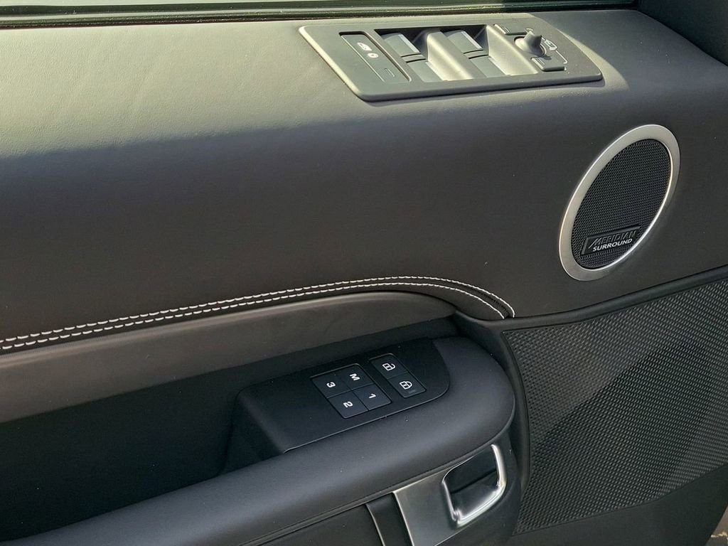 2025 Land Rover Discovery Metropolitan Edition - Photo 24