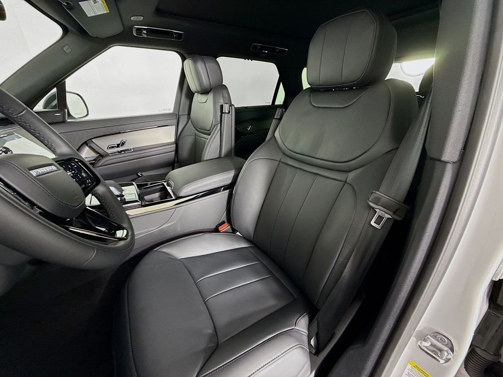 New 2026 Borasco Grey Land Rover Dynamic SE image 5