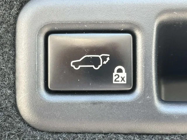 Used 2018 White Lexus 350L image 23