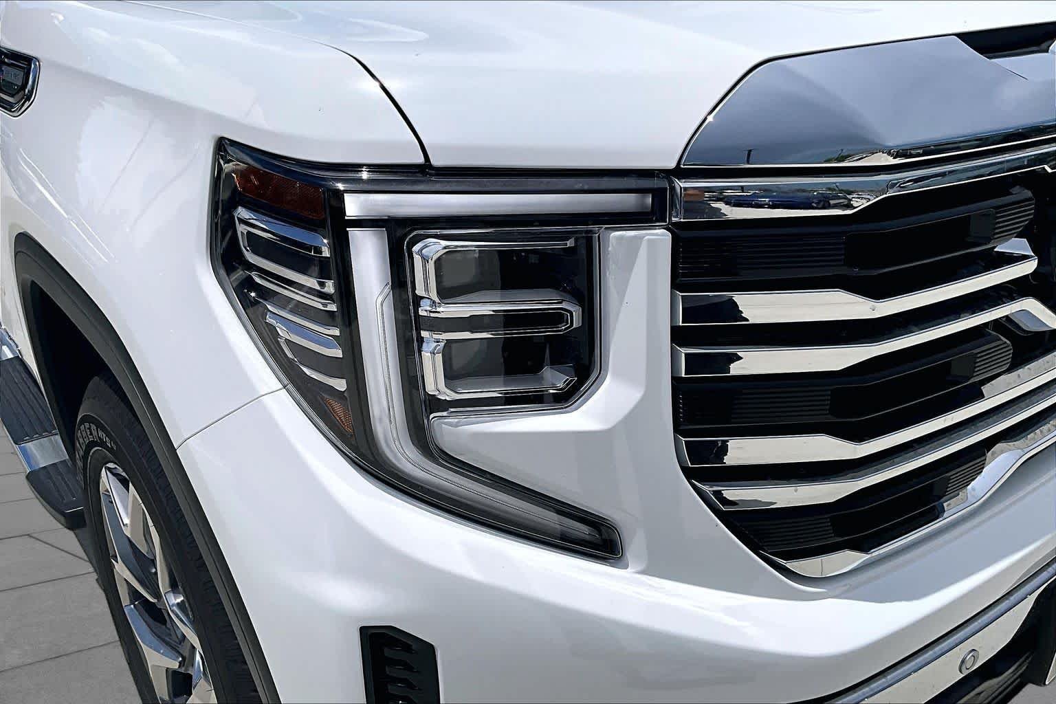 Used 2026 Summit White GMC SLT image 27