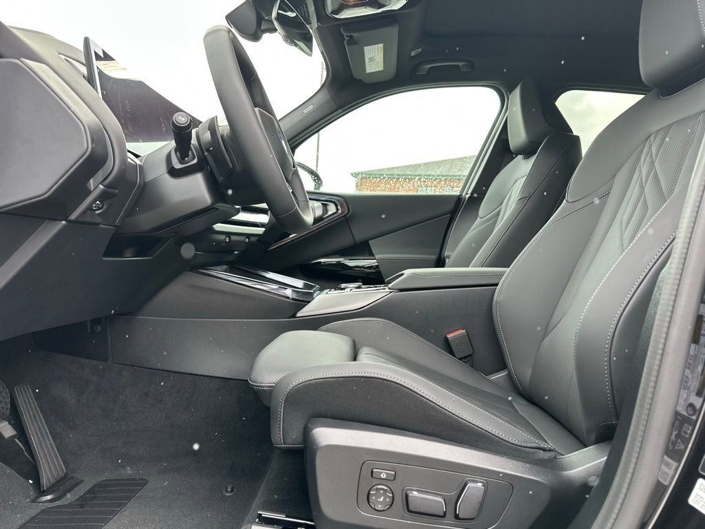 New 2026 Black Sapphire Metallic BMW 30 xDrive image 15