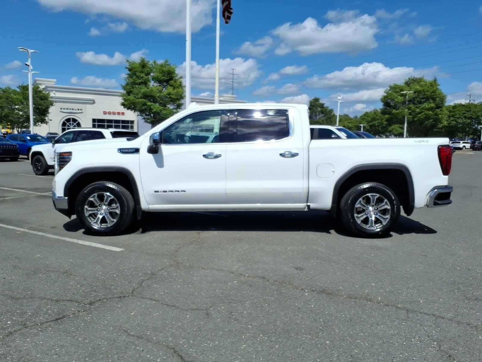 Used 2025 Summit White GMC SLT image 3